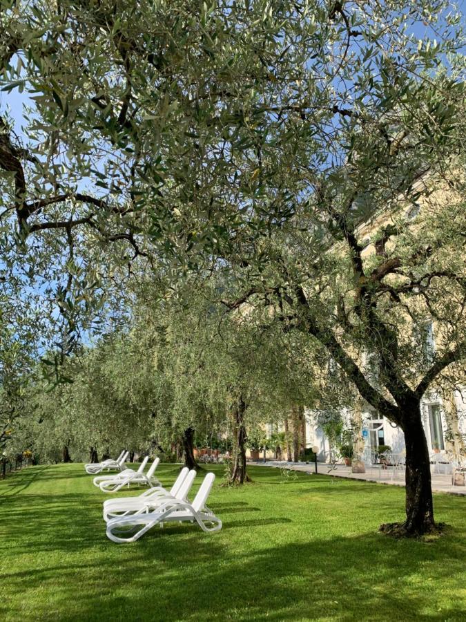 Aparthotel Englovacanze Riva del Garda Buitenkant foto