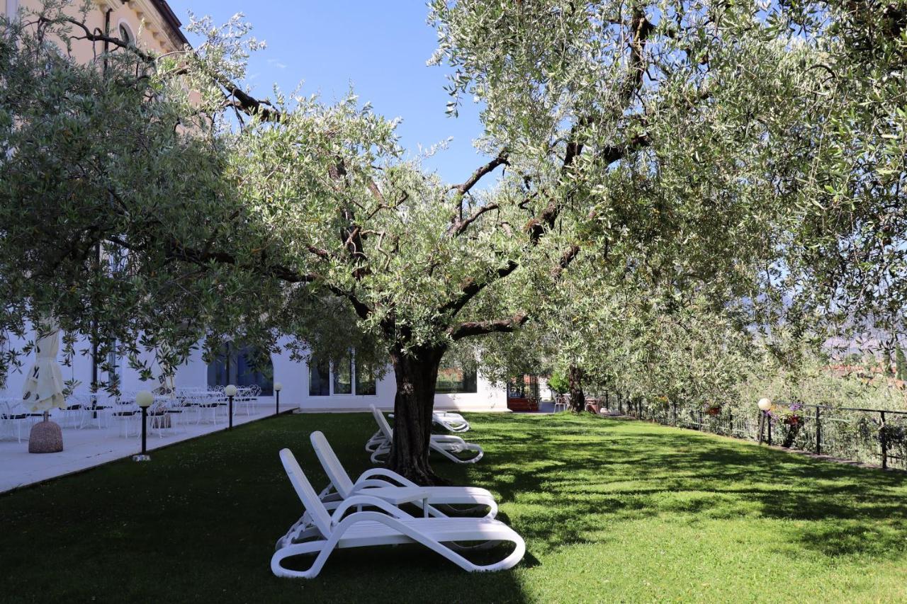 Aparthotel Englovacanze Riva del Garda Buitenkant foto