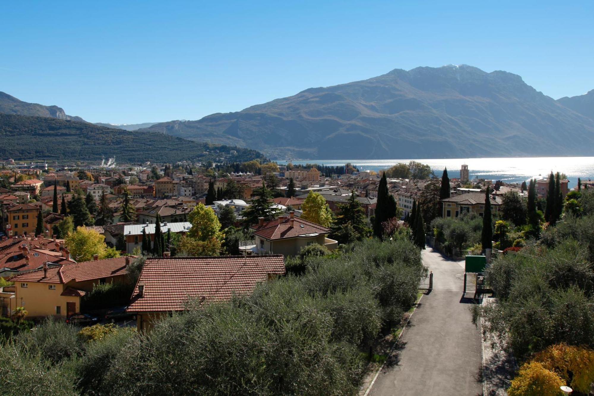 Aparthotel Englovacanze Riva del Garda Buitenkant foto