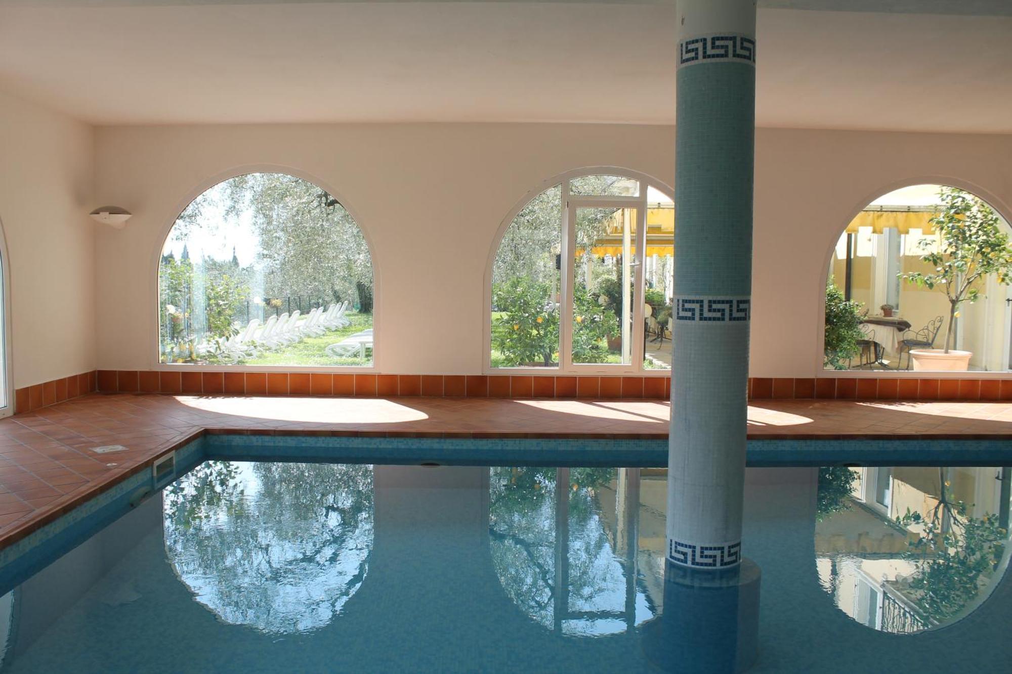 Aparthotel Englovacanze Riva del Garda Buitenkant foto