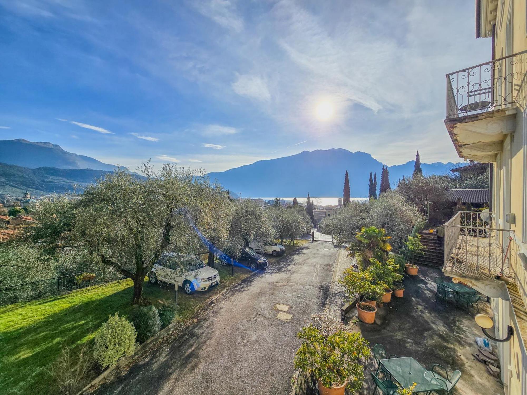 Aparthotel Englovacanze Riva del Garda Buitenkant foto