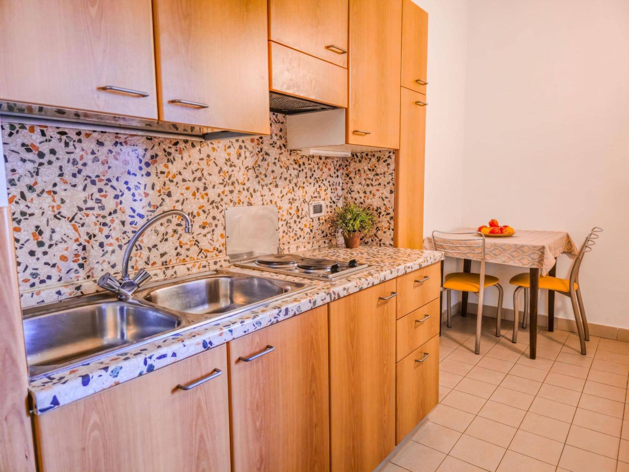 Aparthotel Englovacanze Riva del Garda Buitenkant foto