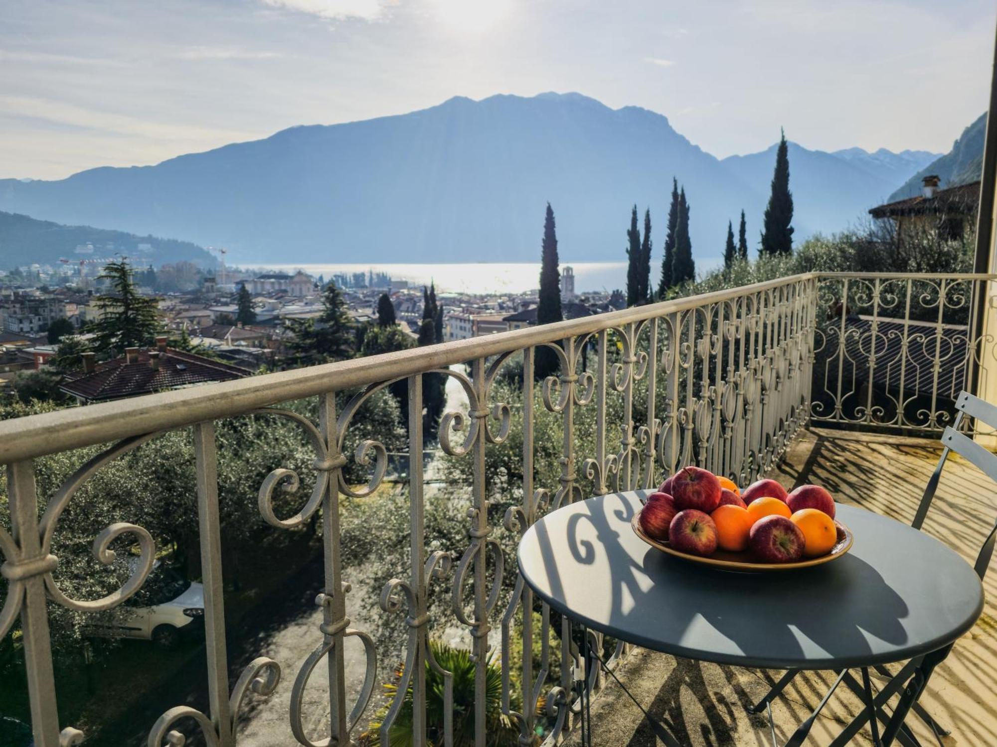 Aparthotel Englovacanze Riva del Garda Buitenkant foto