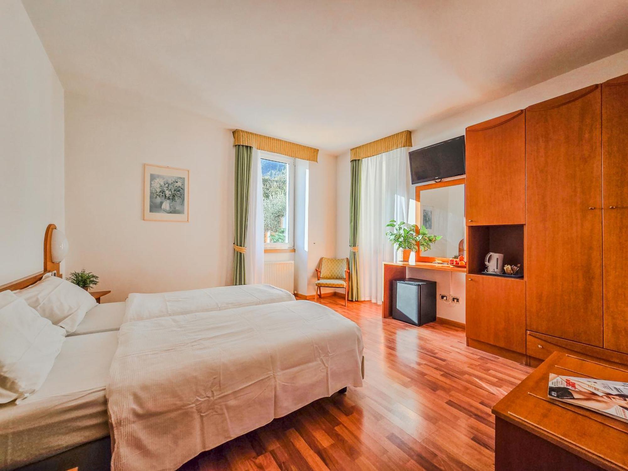 Aparthotel Englovacanze Riva del Garda Buitenkant foto