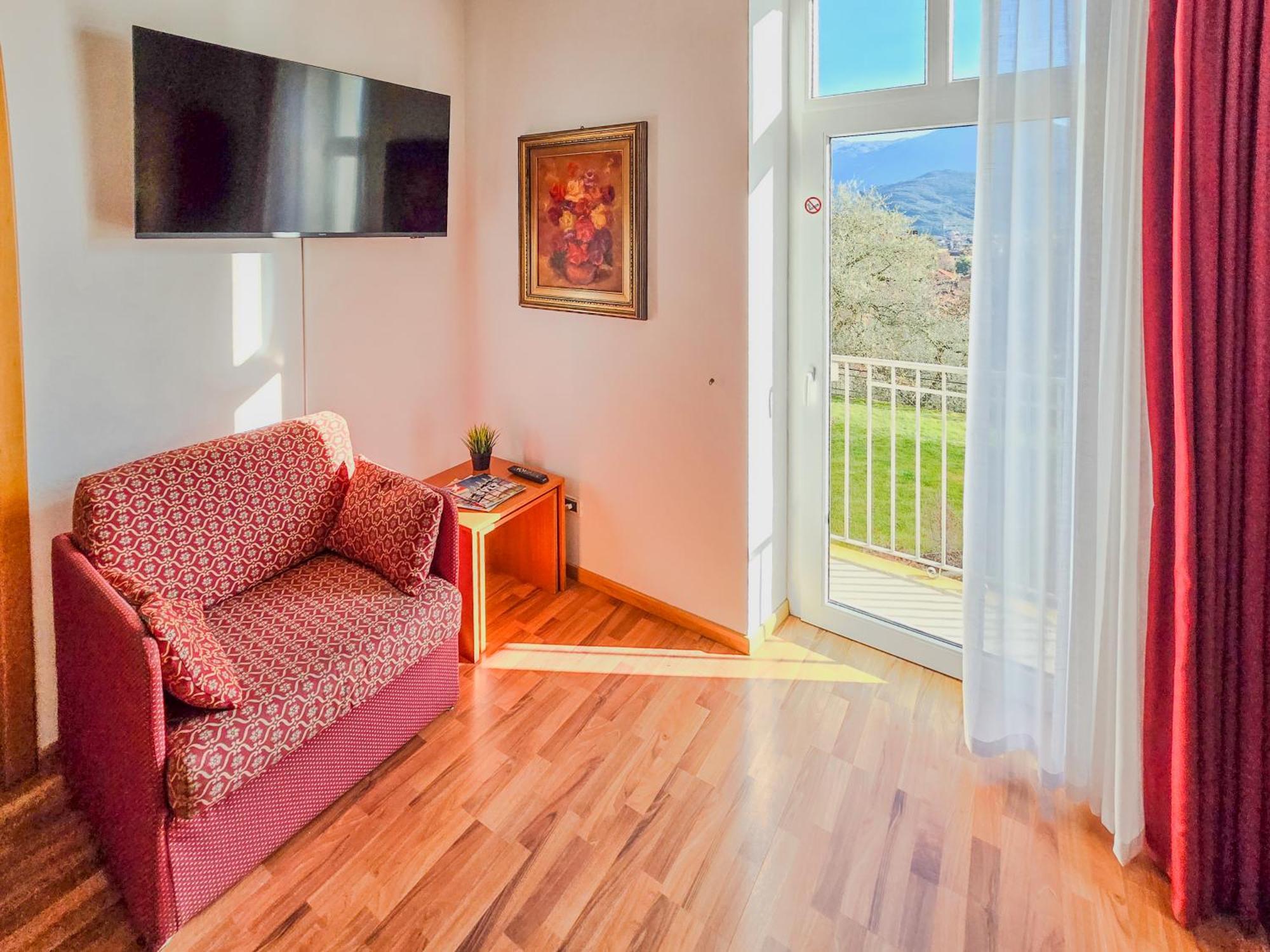 Aparthotel Englovacanze Riva del Garda Buitenkant foto