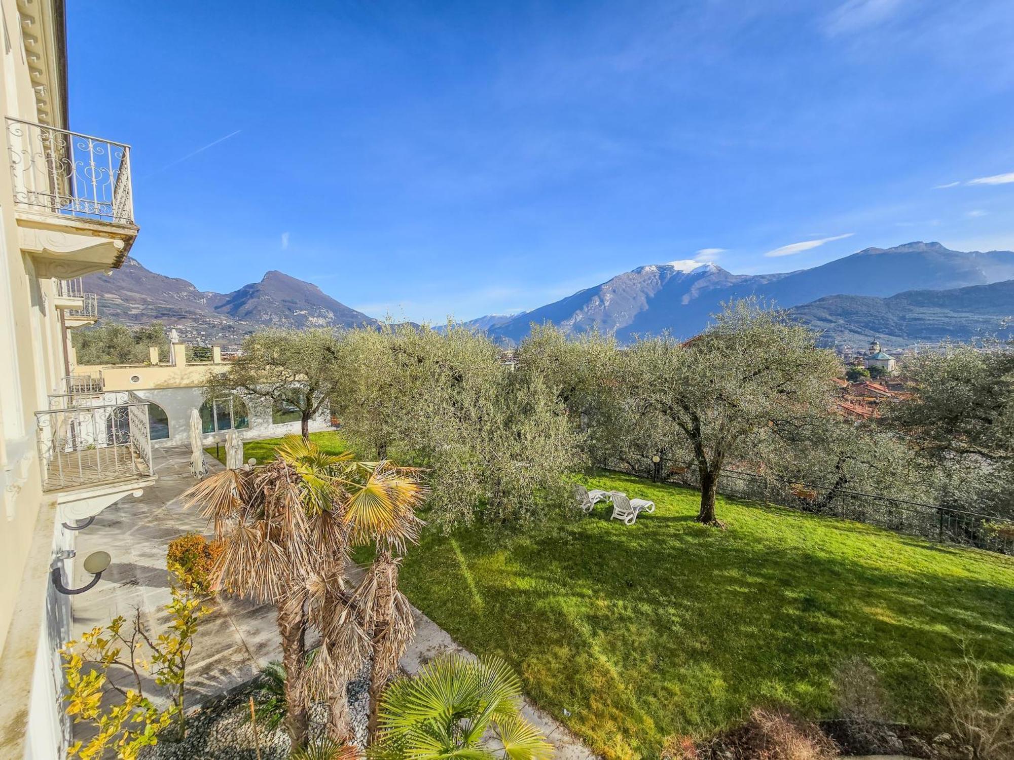 Aparthotel Englovacanze Riva del Garda Buitenkant foto