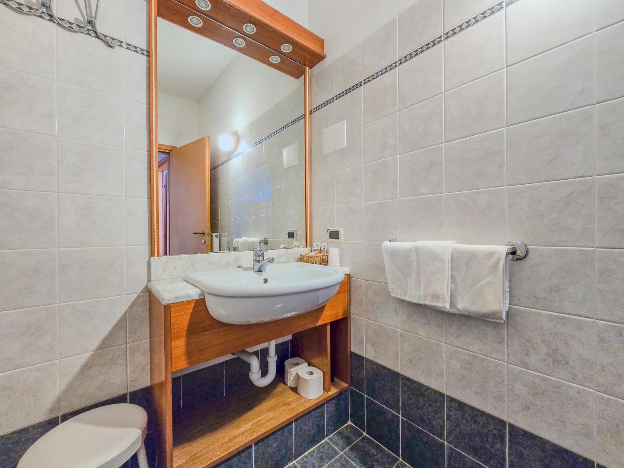 Aparthotel Englovacanze Riva del Garda Buitenkant foto