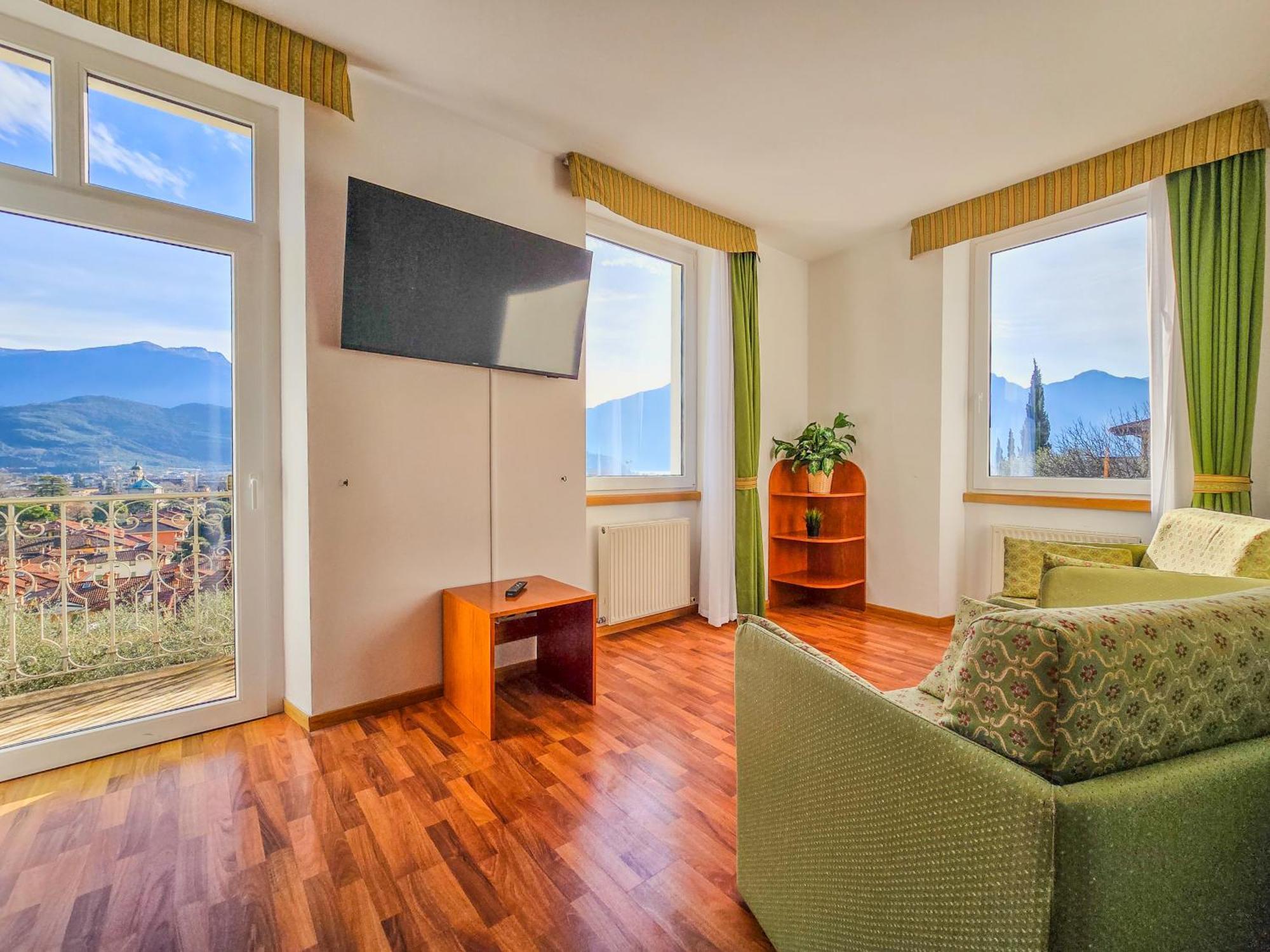 Aparthotel Englovacanze Riva del Garda Buitenkant foto