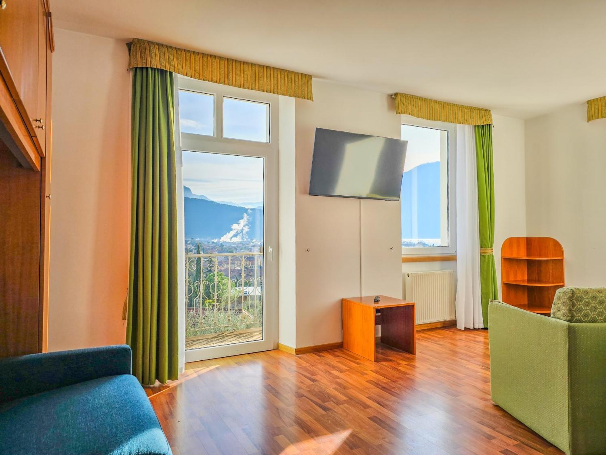Aparthotel Englovacanze Riva del Garda Buitenkant foto