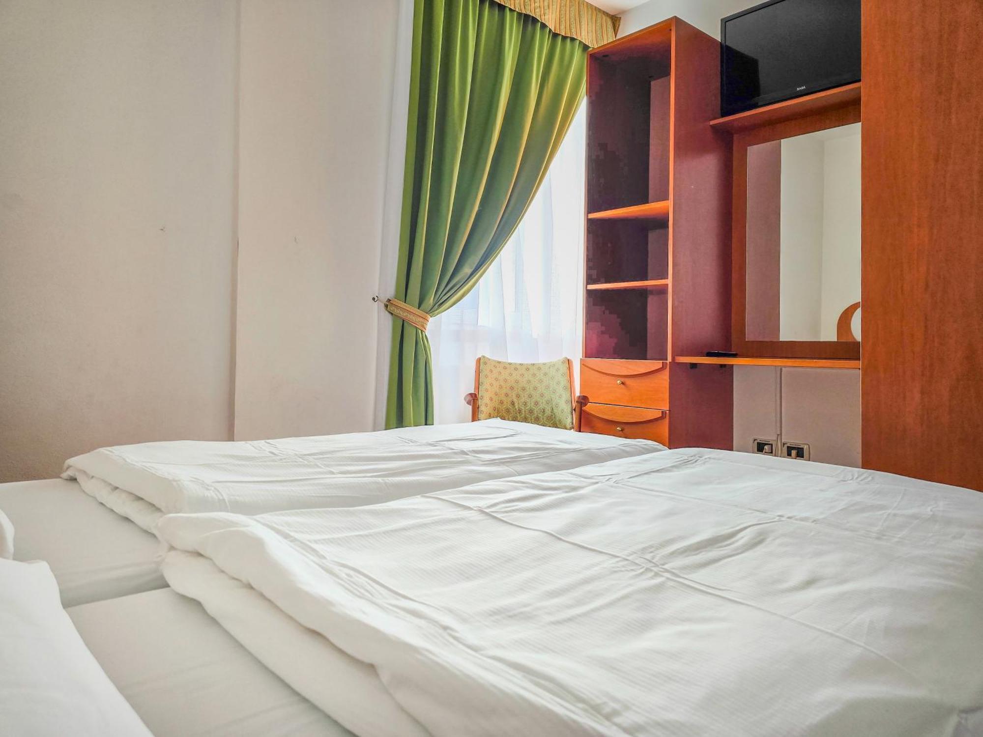Aparthotel Englovacanze Riva del Garda Buitenkant foto