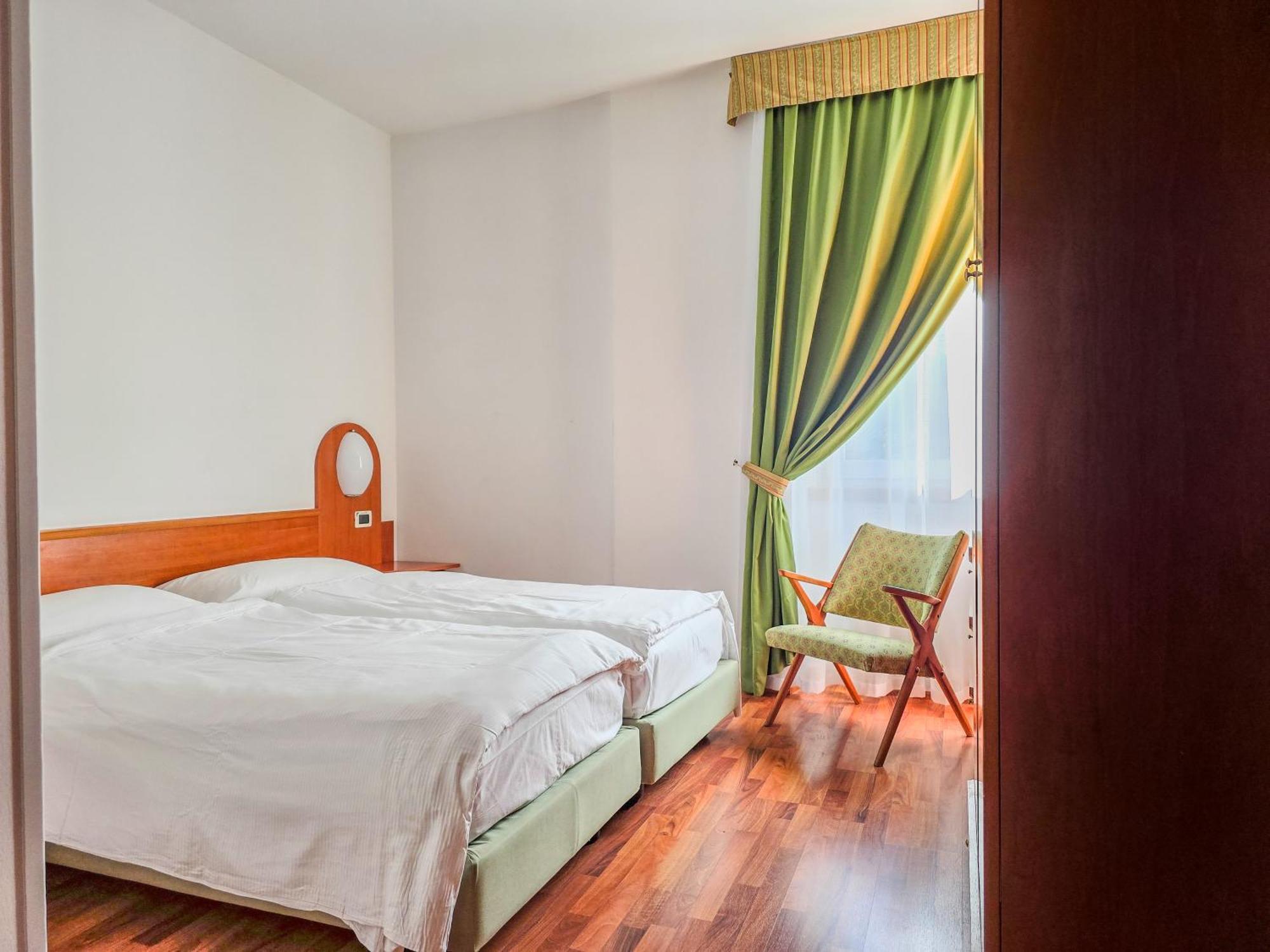 Aparthotel Englovacanze Riva del Garda Buitenkant foto