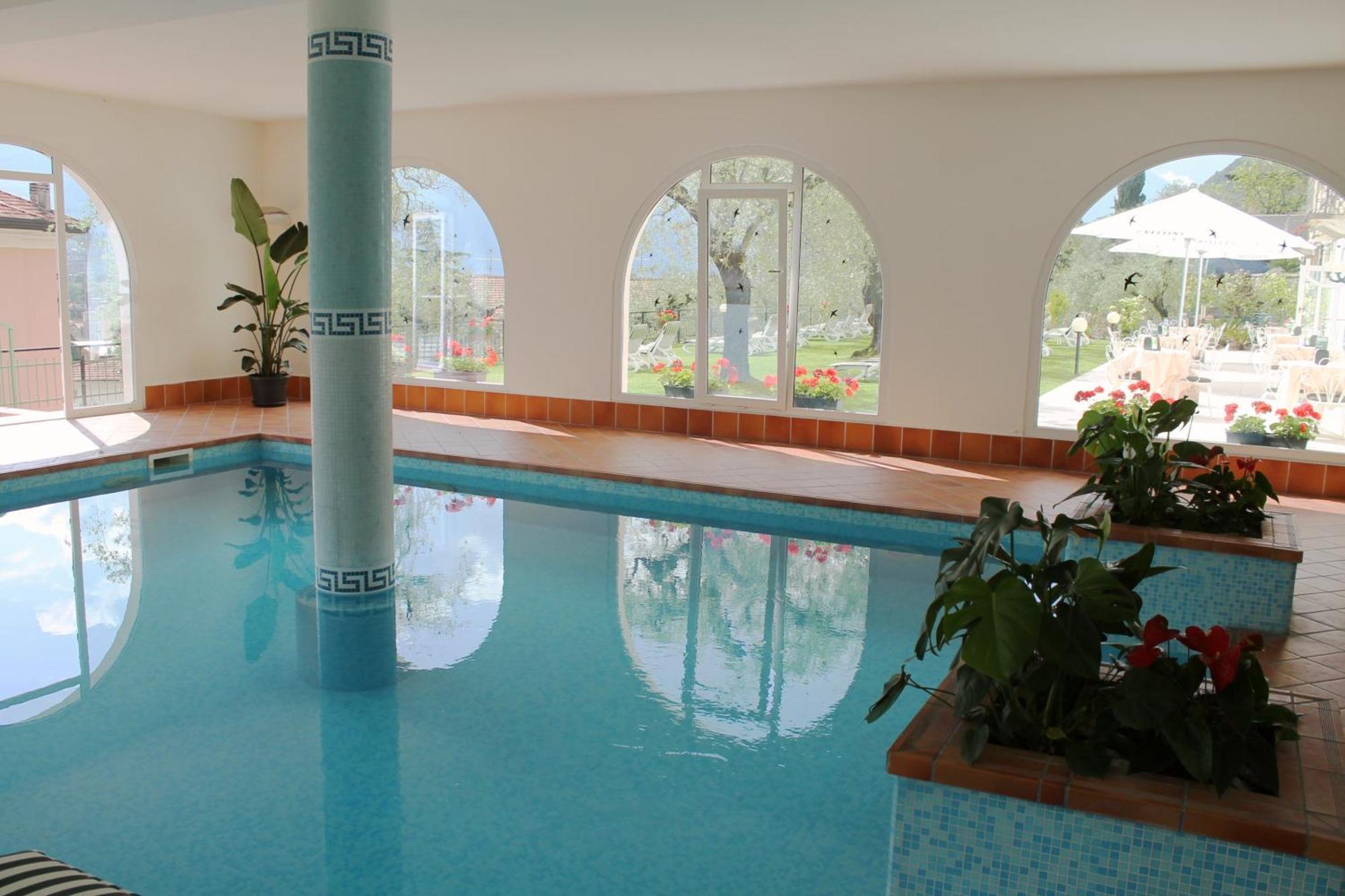 Aparthotel Englovacanze Riva del Garda Buitenkant foto