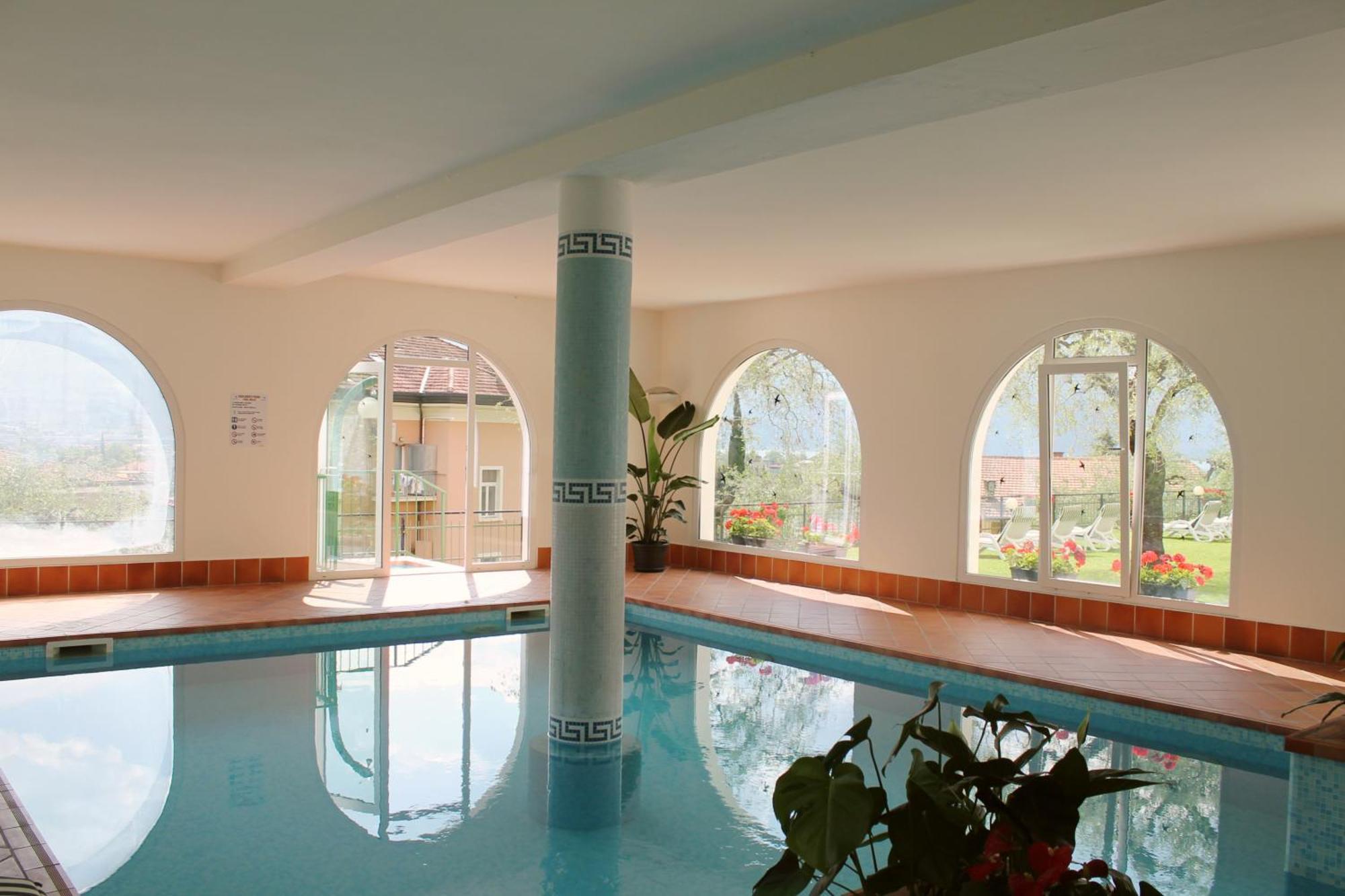 Aparthotel Englovacanze Riva del Garda Buitenkant foto