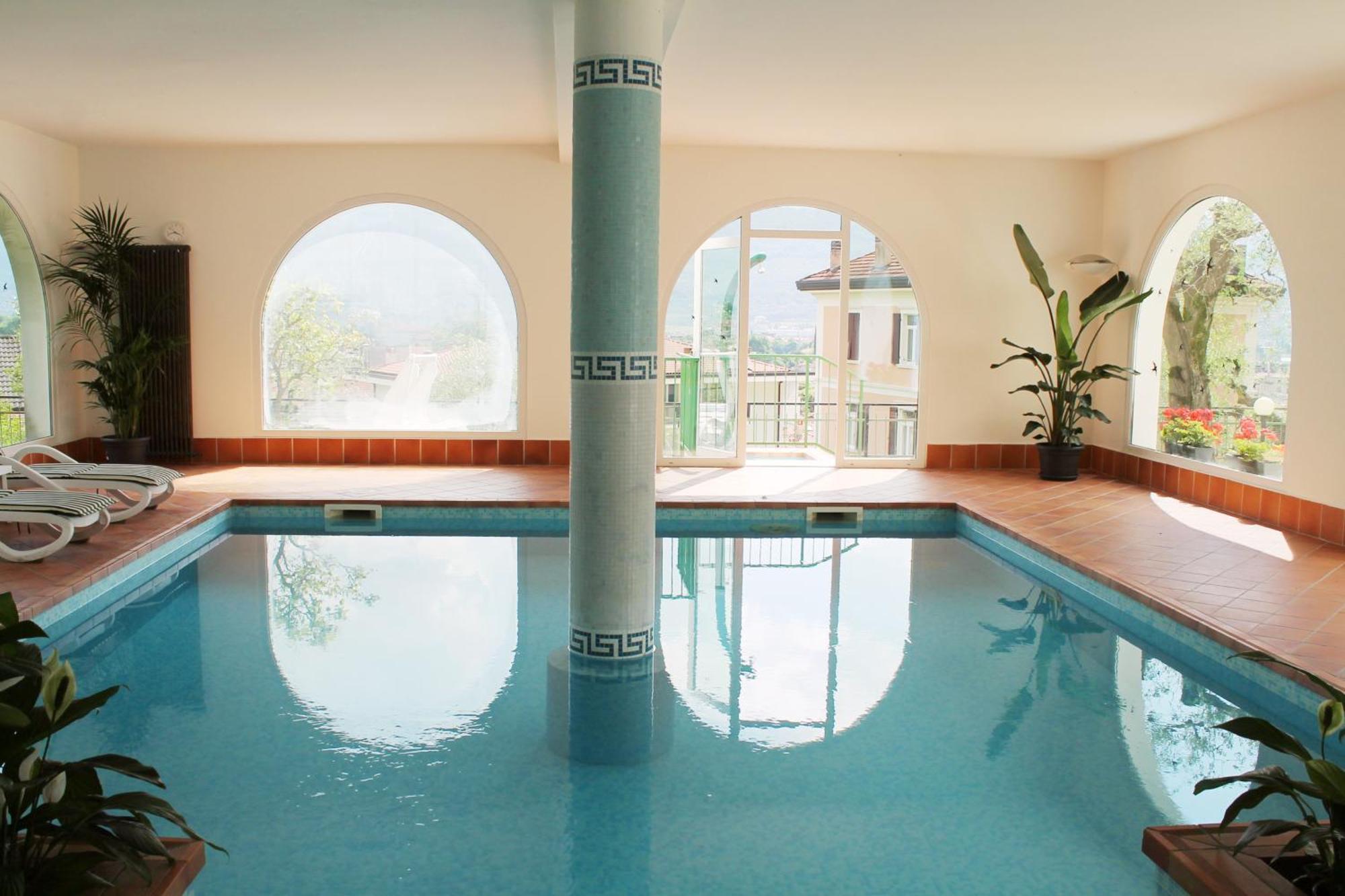 Aparthotel Englovacanze Riva del Garda Buitenkant foto